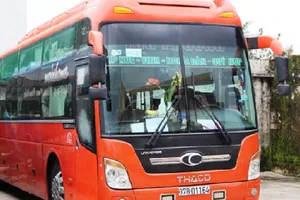 Phạt gần 70 triệu đồng xe 43 chỗ nhồi nhét 69 khách