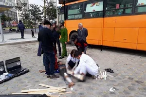 Hà Nội: Thùng phuy nổ như mìn, 1 người nguy kịch