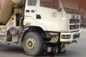 Thương tâm: 2 chị em gái tử vong dưới gầm xe bồn