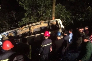 Trên đường lên Sapa, xe khách lao xuống vực