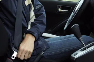 Từ 1-1-2018, ngồi sau không thắt dây an toàn sẽ bị phạt