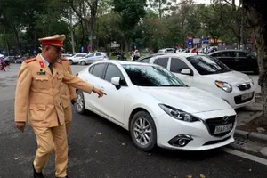 Dẹp vỉa hè: CSGT Hà Nội phạt hơn 6.600 tài xế