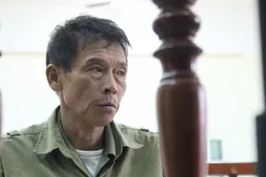 Đang xử vụ tôn trên xích lô cứa cổ cháu bé