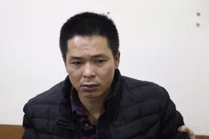 Lội bộ mang 11 kg ma túy qua biên giới