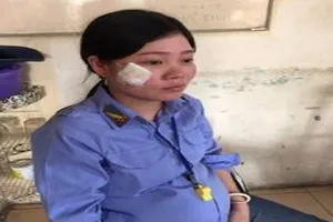 Nữ gác tàu đang mang thai bị tài xế hành hung 