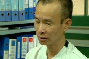 Trộm gần 300 triệu, 'nướng' 200 triệu vào game