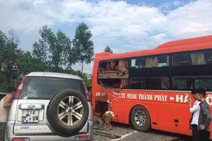 Xe 7 chỗ tông xe khách ở cao tốc, tài xế tử vong