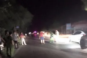 Nhóm côn đồ chặn ô tô, nã súng vào vị trí tài xế