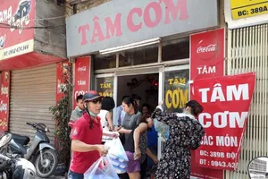 Nắng nóng cực điểm, dân vật vã tìm quán cơm