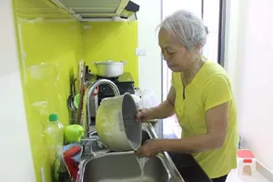  Dân Hà Nội khốn khổ vì thiếu nước sạch