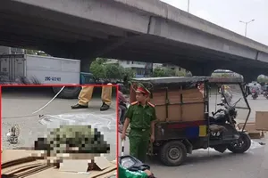 Xe ba gác lật giữa đường, 1 người tử vong