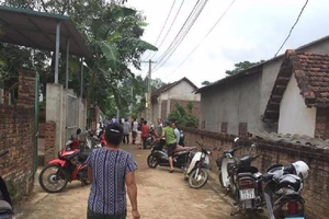 Hốt hoảng phát hiện 2 cha con nằm gục trên vũng máu