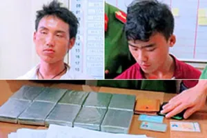 Chở 10 bánh heroin, điên cuồng lao thẳng vào xe công an