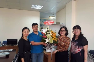 Sở TTTT Hà Nội chúc mừng báo Pháp Luật TP.HCM