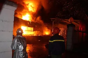 Điều tra vụ cháy cực lớn ở khu công nghiệp Nội Bài