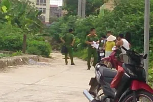 Đang chạy xe, thanh niên ngã chết bên đường