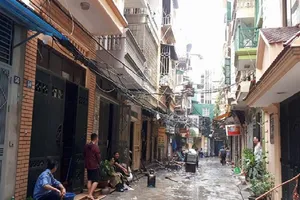 Nhà 4 tầng bốc cháy trong đêm, 2 mẹ con chết thảm