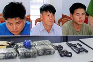 Bắt 3 người mang 4 khẩu súng cùng 36.000 viên ma túy