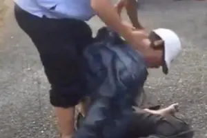 Nghi phạm cướp giật bị dân vây đánh bầm dập trên phố