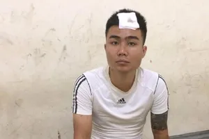 Tạm giữ đối tượng dùng gậy golf liên tiếp đánh CSGT