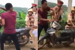 CSGT lên tiếng vụ 'dắt xe máy cũng bị xử phạt'