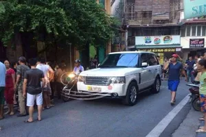 Bé trai 2 tuổi bị xe Rangerover tông chết