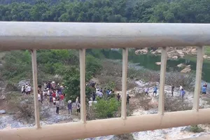 Bé trai 11 tuổi đuối nước, bạn bè hoảng sợ bỏ chạy