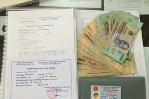 Nữ sinh nhập học đánh rơi 20 triệu, được CSGT trả lại