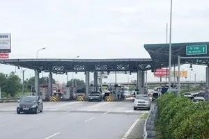 Chỉ thảm lại mặt đường, lại thu phí như xây mới