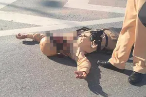 Một CSGT Hà Nội bị tông nhập viện tại cầu Thanh Trì