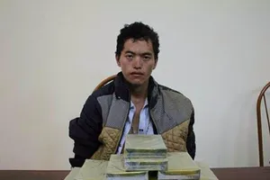 Mua bán 10 bánh heroin, đánh bị thương 2 công an