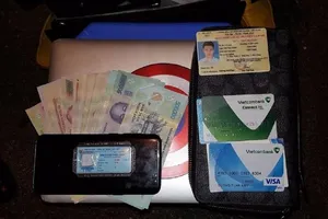 Nhặt được kim cương, CSGT trả lại cho khổ chủ