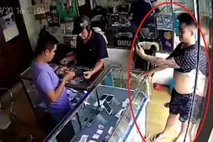 'Trai đẹp' ôm điện thoại iPhone bỏ chạy đã chịu đầu thú