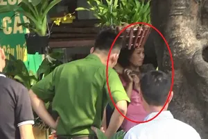 Công an Hà Nội giải cứu con tin bị gí dao, súng uy hiếp