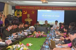 “Một số cơ quan đang lạm dụng sổ hộ khẩu“