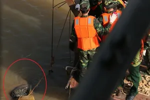 Đưa quả bom 'khủng' ra khỏi Hà Nội trong đêm nay