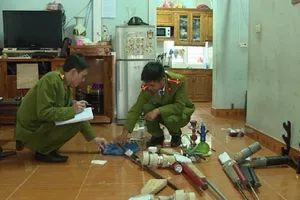 Thu giữ cả kho súng trong nhà 'trùm' ma túy ​