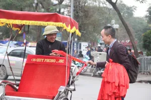 Phát băng rôn miễn phí cho CĐV U23 Việt Nam