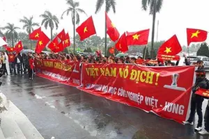 'Chảo lửa' Mỹ Đình dần rực đỏ trước giờ G