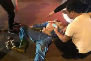 Say rượu tông công nhân quét rác nguy kịch