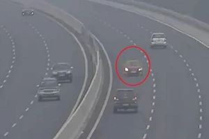 Phạt 7,5 triệu tài xế chạy xe ngược chiều trên cao tốc