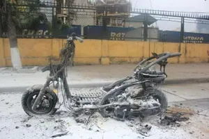 Xe cháy ngùn ngụt, tài xế liều mình lao vào lấy đồ