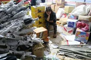 Công an thu giữ cả kho súng, kiếm, dụng cụ kích dục