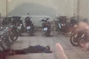 Rơi xuống sân trường, nam sinh ĐH Kiến trúc tử vong