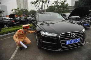 Ngắm dàn xe 'khủng' phục vụ hội nghị CLV-10