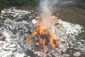 Tiêu hủy hơn 11.000 hộp sữa vì hiểu nhầm văn bản