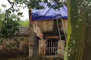 Người phụ nữ đang ngồi trong nhà bị sét đánh tử vong