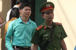 Siết chặt an ninh tại phiên xử bác sĩ Hoàng Công Lương