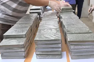 Cận cảnh 329 bánh heroin “nhồi nhét” trong chiếc xe bán tải