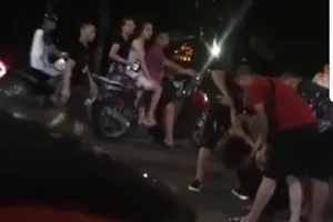 Tạm giữ tài xế rú ga gây náo loạn Hồ Gươm giữa đêm khuya